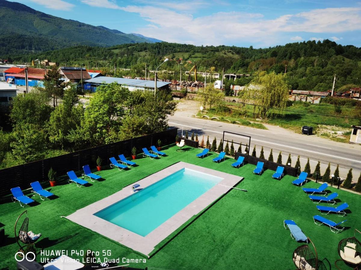 Hotel Aqua Palace Petrosani Exterior photo
